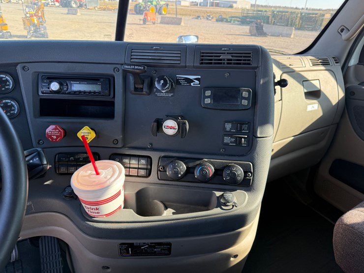 2018-freightliner-cascadia-125-image-46