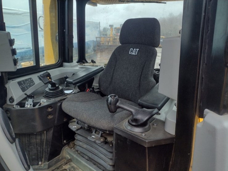 caterpillar-d6t-xl-image-16