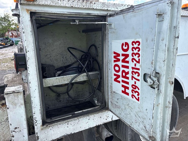 2001-ford-f550-image-35