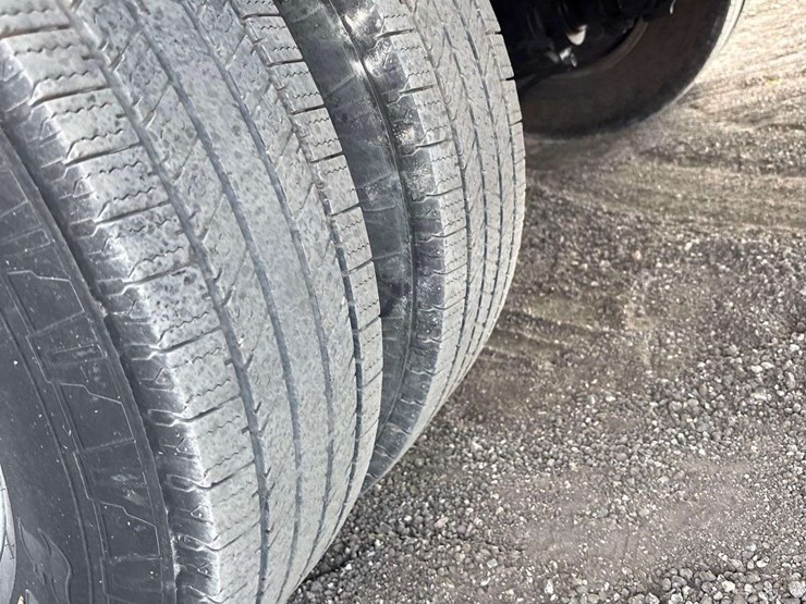 2015-isuzu-npr-image-23