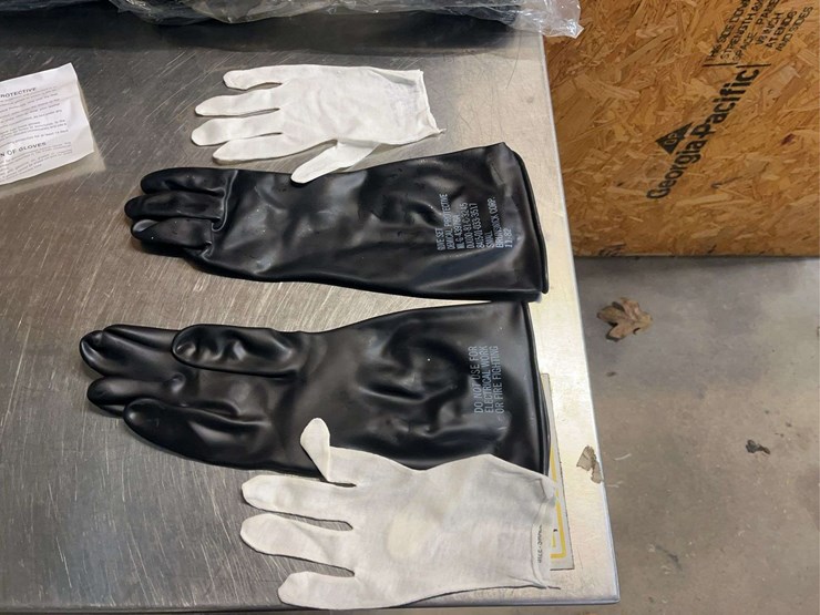 4-1/2-dozen-large-chemical-protective-gloves-image-1