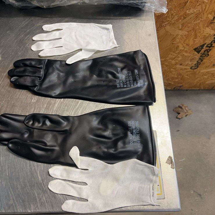 4 1/2 Dozen Large Chemical Protective Gloves