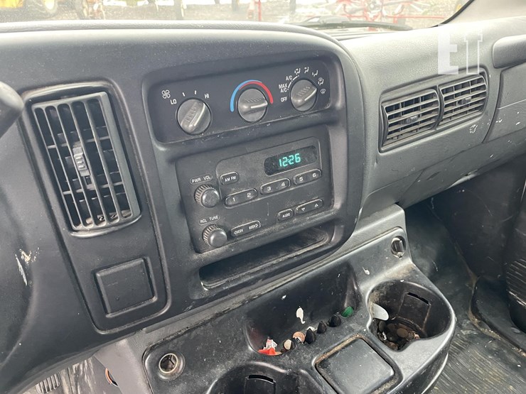 2002-chevrolet-express-2500-image-14