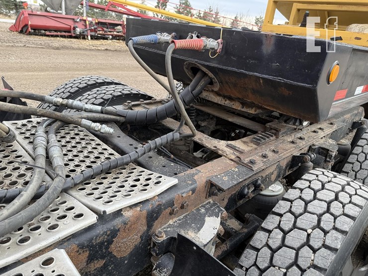 2003-kenworth-t2000-image-22