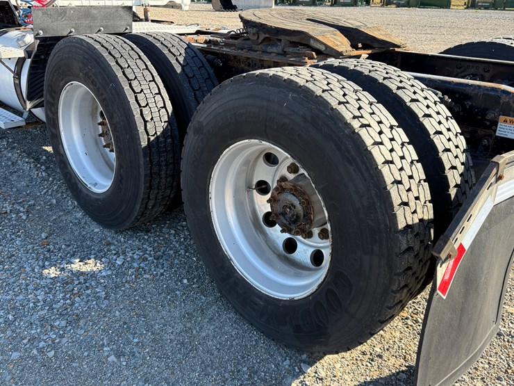 2018-freightliner-cascadia-125-image-13