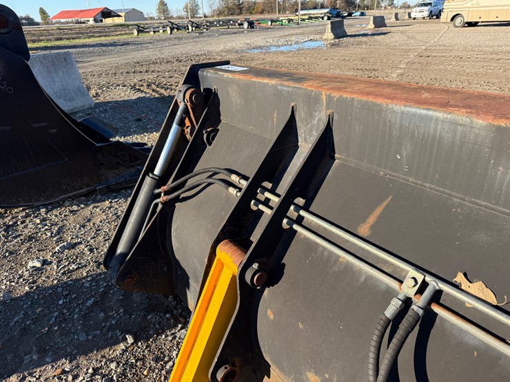 #87-•-88”-4-in-1-bucket-inv#33614-image-9