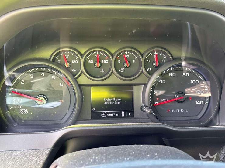 2022-chevrolet-silverado-1500-4x4-crew-cab-pickup-truck-image-14