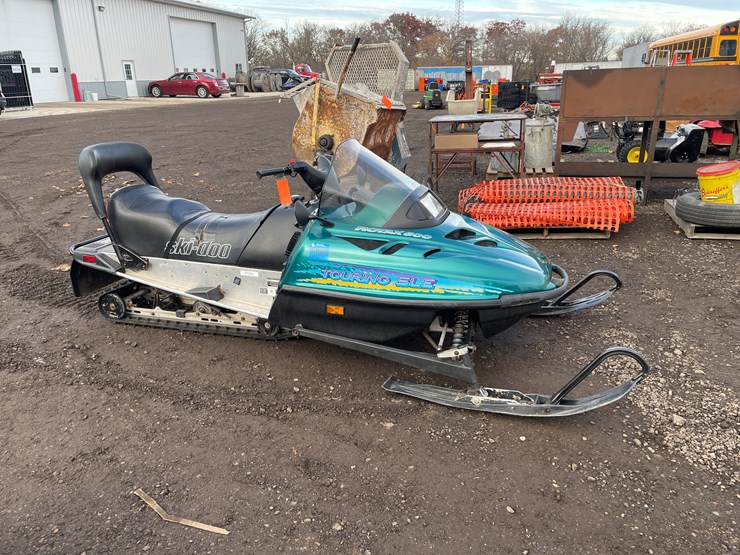 #1086-•-1996-ski-doo-touring-sle500-snowmobile-image-4