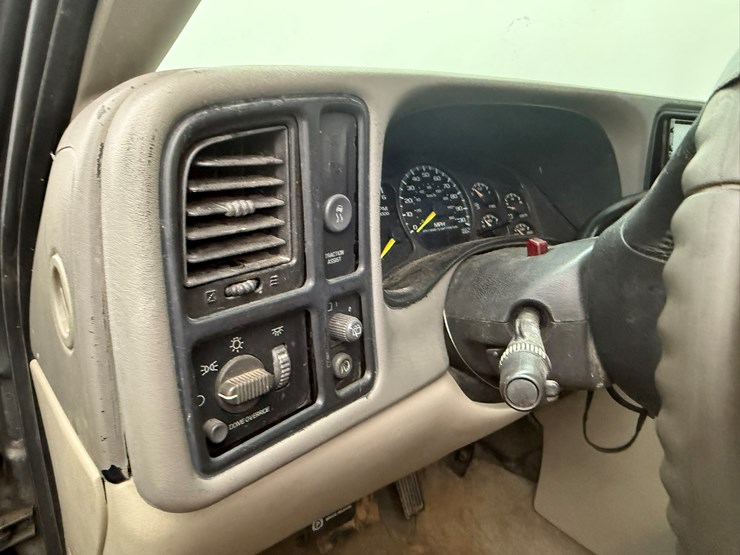 2000-chevrolet-tahoe-image-39