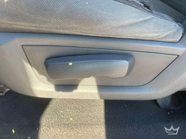 2011-ram-1500-pickup-truck-image-16