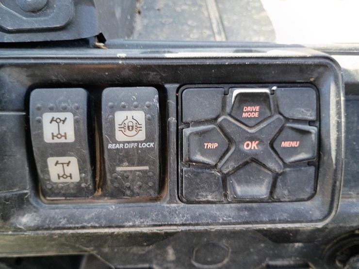 #22111-•-2022-can-am-hd-10-4-seater-side-by-side-image-29