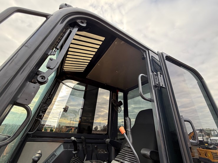 komatsu-pc56-7-image-46