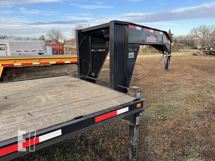 2014-finish-line-30ft-flatbed-image-14