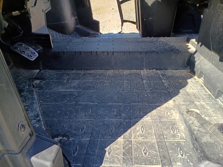 #22111-•-2022-can-am-hd-10-4-seater-side-by-side-image-24