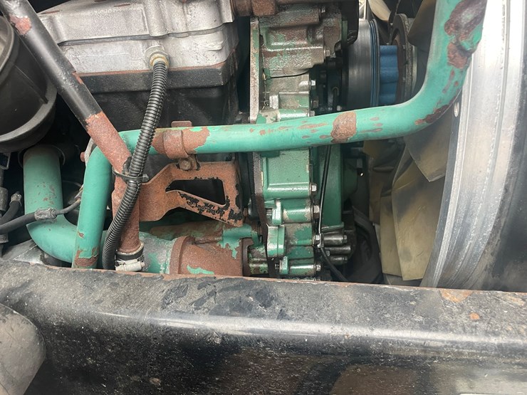 2008-volvo-10-image-29