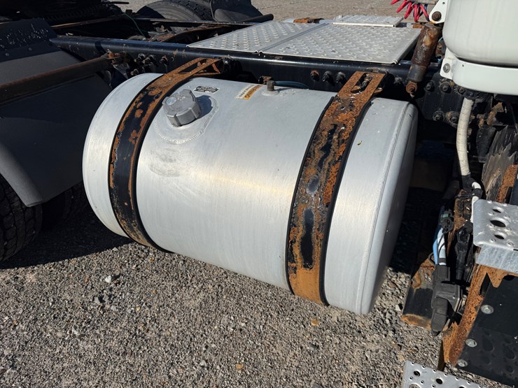 2018-freightliner-cascadia-125-image-28