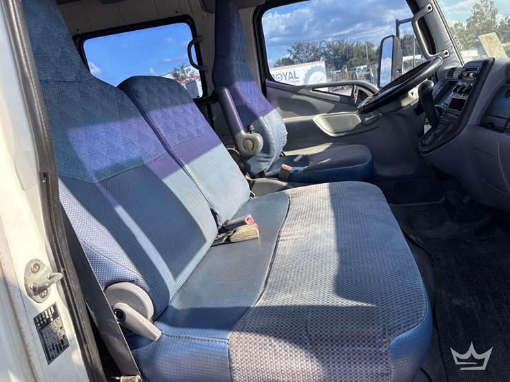 2007-mitsubishi-fuso-fe84d-image-19