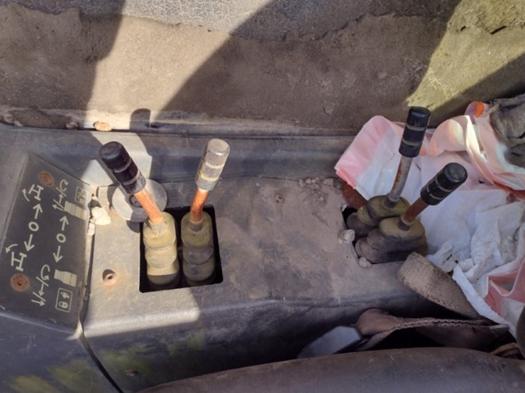 caterpillar-tl1055c-image-9