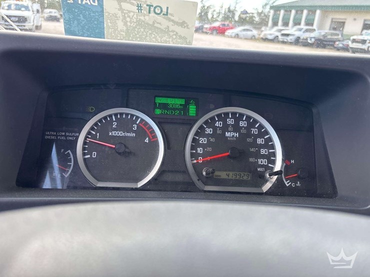 2016-isuzu-npr-image-15