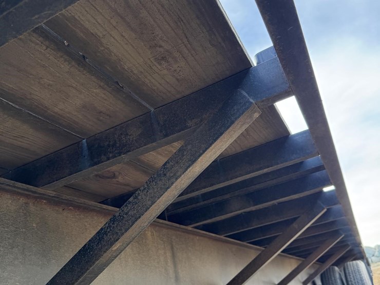 2014-finish-line-30ft-flatbed-image-28