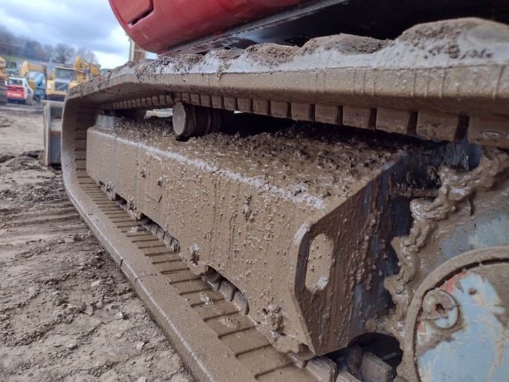 takeuchi-tb240-image-30