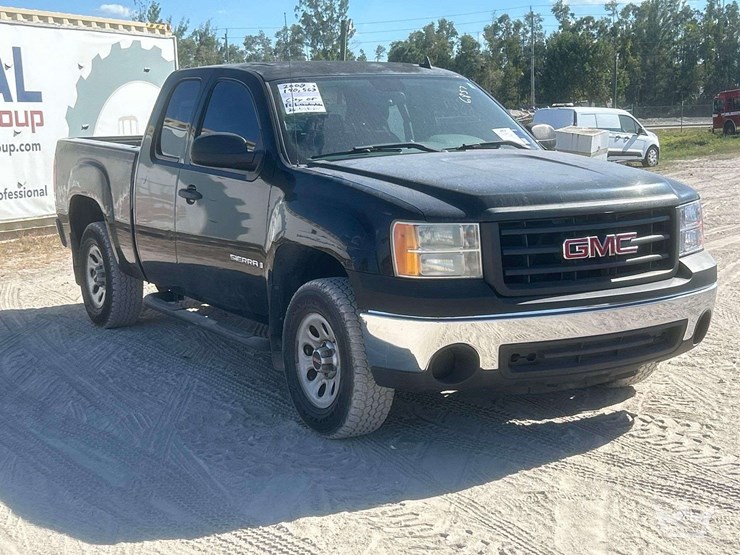 2008-gmc-sierra-1500-ext.-cab-pickup-truck-image-2