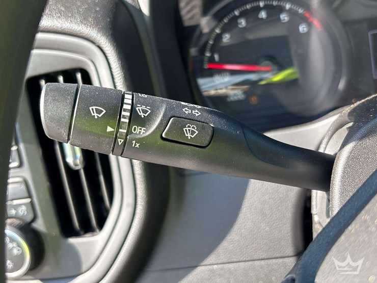 2022-chevrolet-silverado-1500-4x4-crew-cab-pickup-truck-image-16