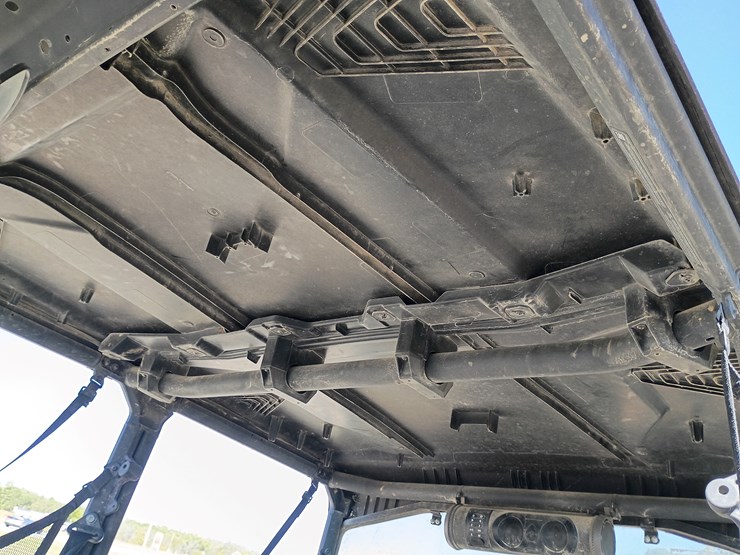 #22111-•-2022-can-am-hd-10-4-seater-side-by-side-image-25