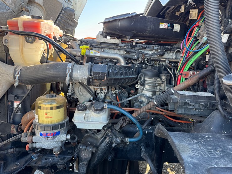 2018-freightliner-cascadia-125-image-66