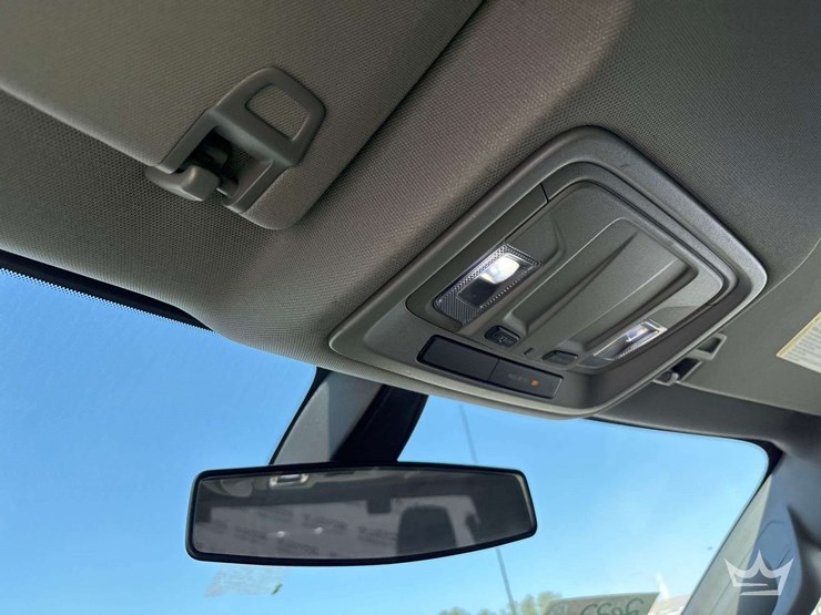 2022-chevrolet-silverado-1500-4x4-crew-cab-pickup-truck-image-20