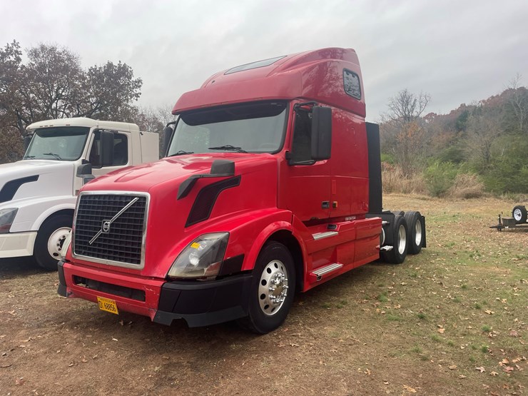 2008-volvo-10-image-1