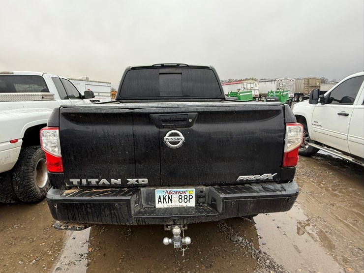 2017-nissan-titan-image-13
