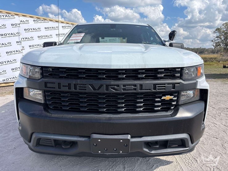 2022-chevrolet-silverado-1500-4x4-crew-cab-pickup-truck-image-31