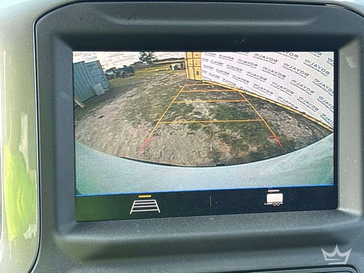 2022-chevrolet-silverado-1500-4x4-crew-cab-pickup-truck-image-19