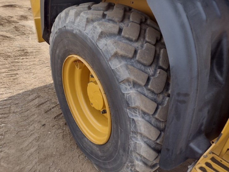 caterpillar-910m-image-22