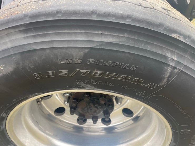 2008-volvo-10-image-13