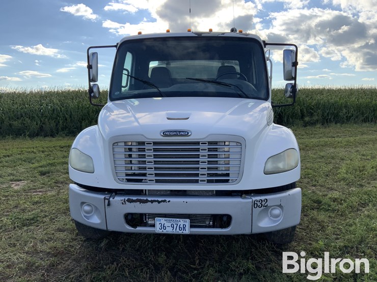 freightliner-m2-106-image-2