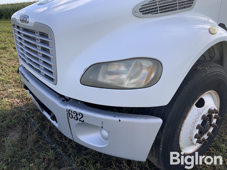 freightliner-m2-106-image-11