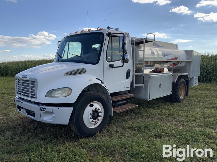 freightliner-m2-106-image-1