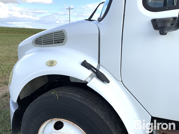 freightliner-m2-106-image-10