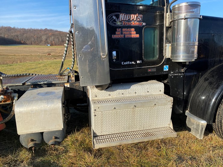 #1012-•-2013-peterbilt-tandem-axle-day-cab-semi-(has-wi-title)-(colfax,-wi)-image-28