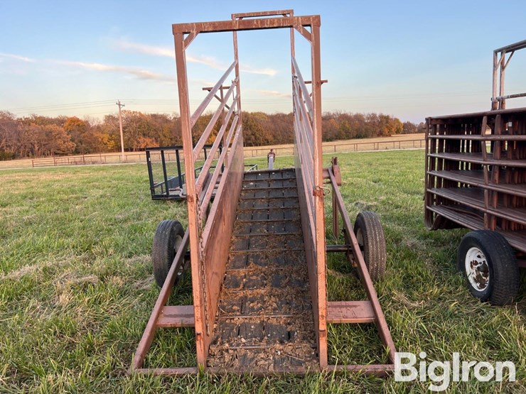 12'-portable-loading-chute-image-6