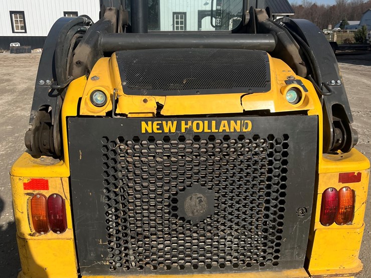 2014-new-holland-l218-image-9