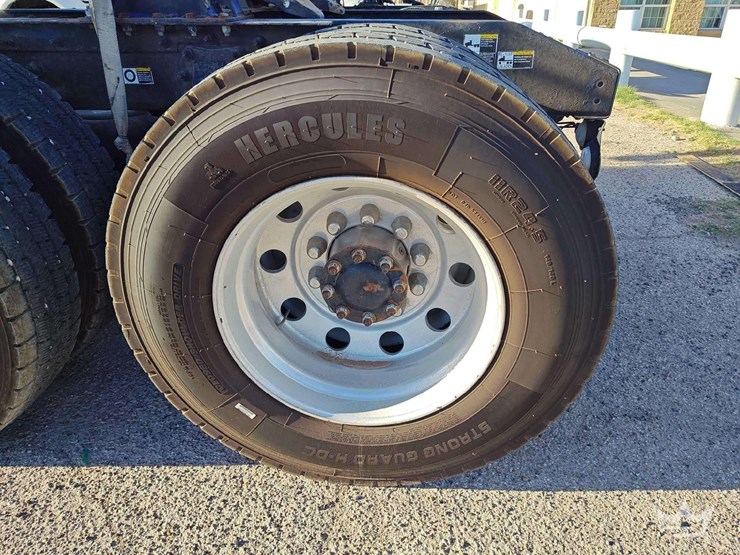 2012-peterbilt-386-image-13