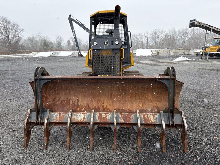 2023-deere-450k-image-7