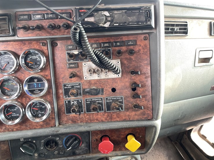 #208-•-2004-kenworth-semi-tractor-truck-(has-mi-title)-(greenland,-mi)-image-37