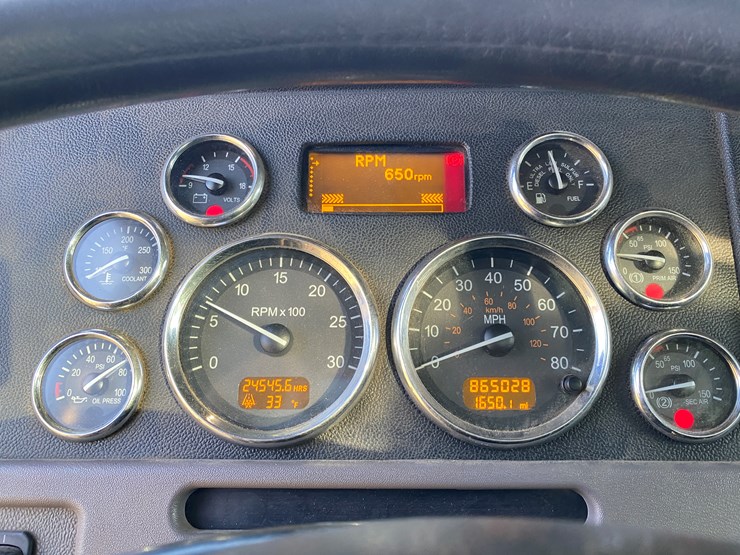 #1012-•-2013-peterbilt-tandem-axle-day-cab-semi-(has-wi-title)-(colfax,-wi)-image-40