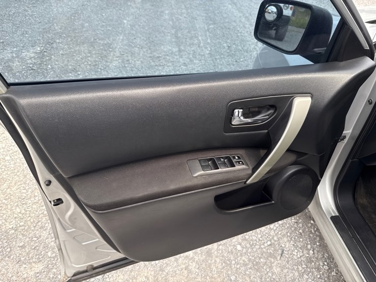 2012-nissan-rogue-image-18