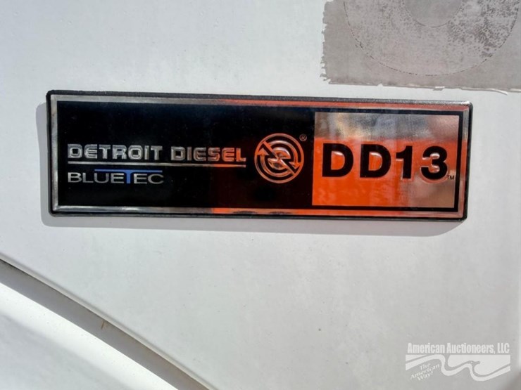 2012-freightliner-m2-112-medium-duty-roll-off-truck-image-16