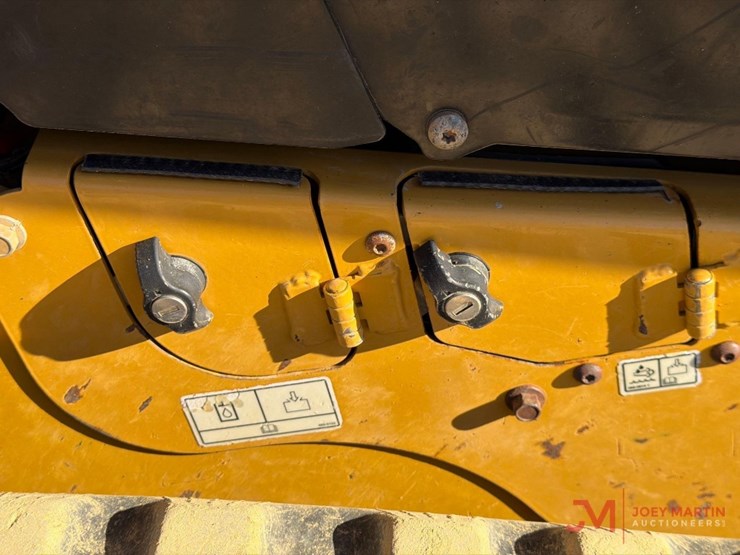 2017-caterpillar-299d2-image-12